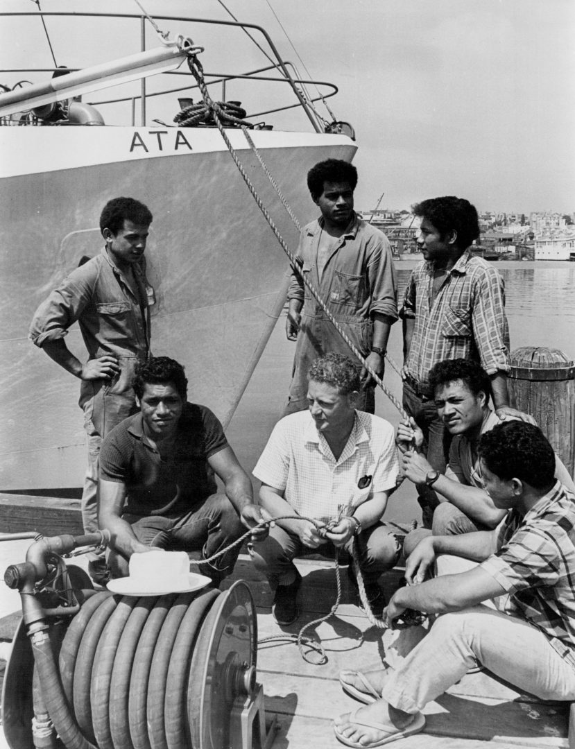 Остров ата. Остров Ата 6 мальчиков. Тонганские робинзоны. 6 Мальчиков на необитаемом острове. Мальчики на острове Ата.